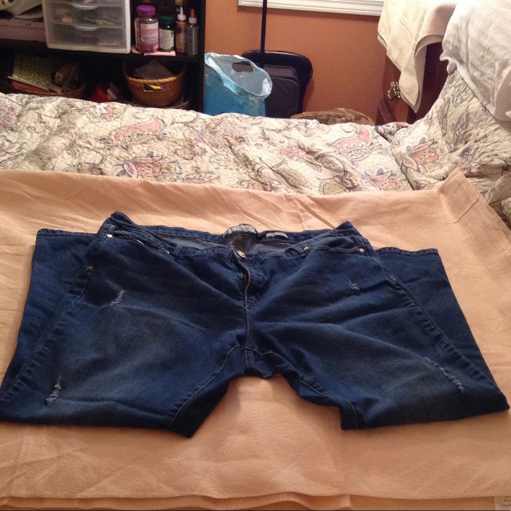 Ann Klein distressed jeans